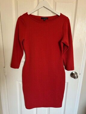 Sharagano Red Textured Stretch Sheath Dress Size 6 3/4 Sleeve